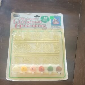 Crafthouse Festive Ornament Craft Set with Paints